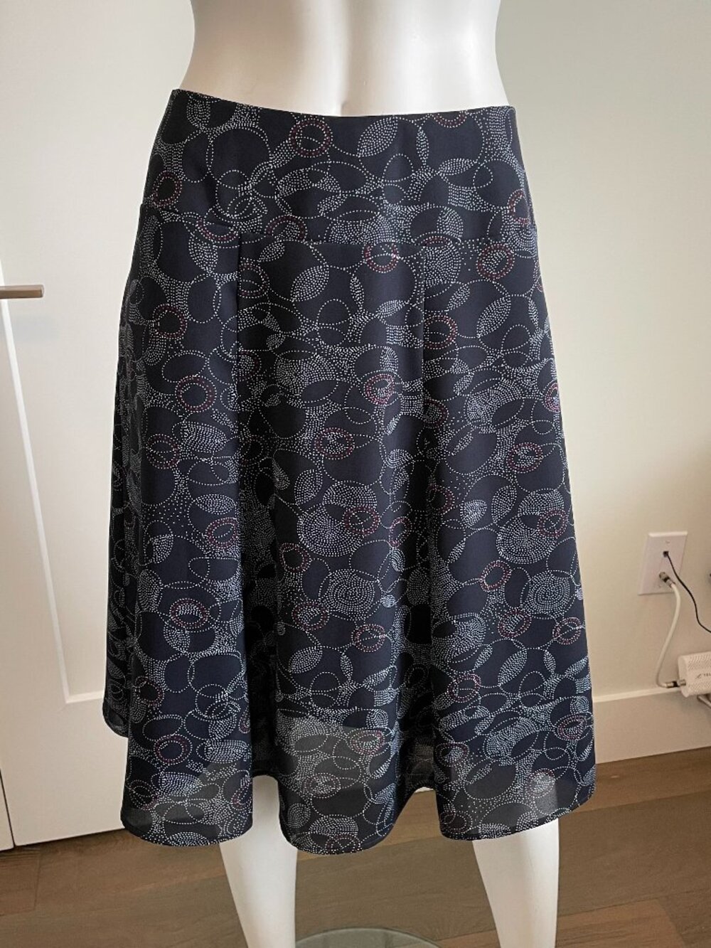 Cleo Petites Flowy Aline Circle/Dot Print Lined Easy Care Poly Skirt Navy Wht 6P